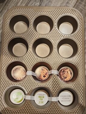 NWT Food Network Gold 12-Cup Nonstick Muffin Pan